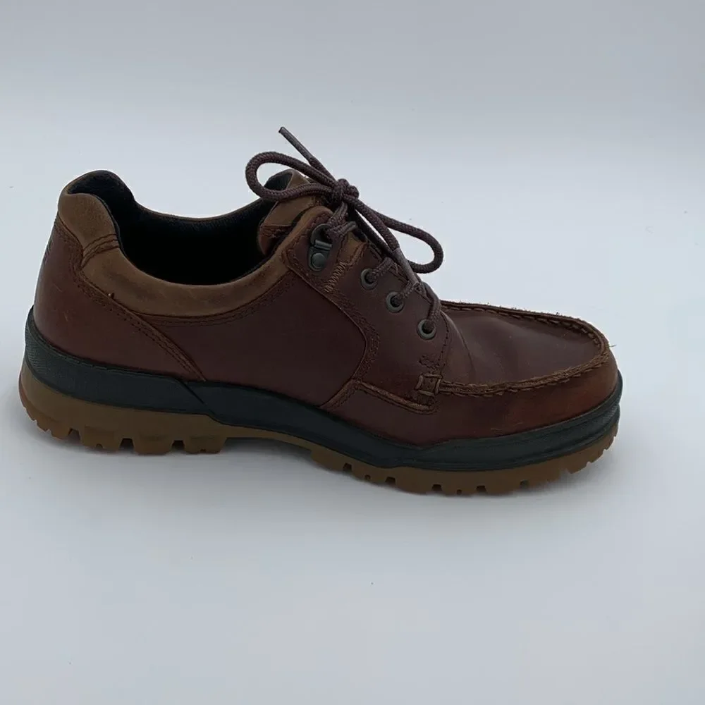 Ecco Track 25 brown leather low top ankle boots size 43